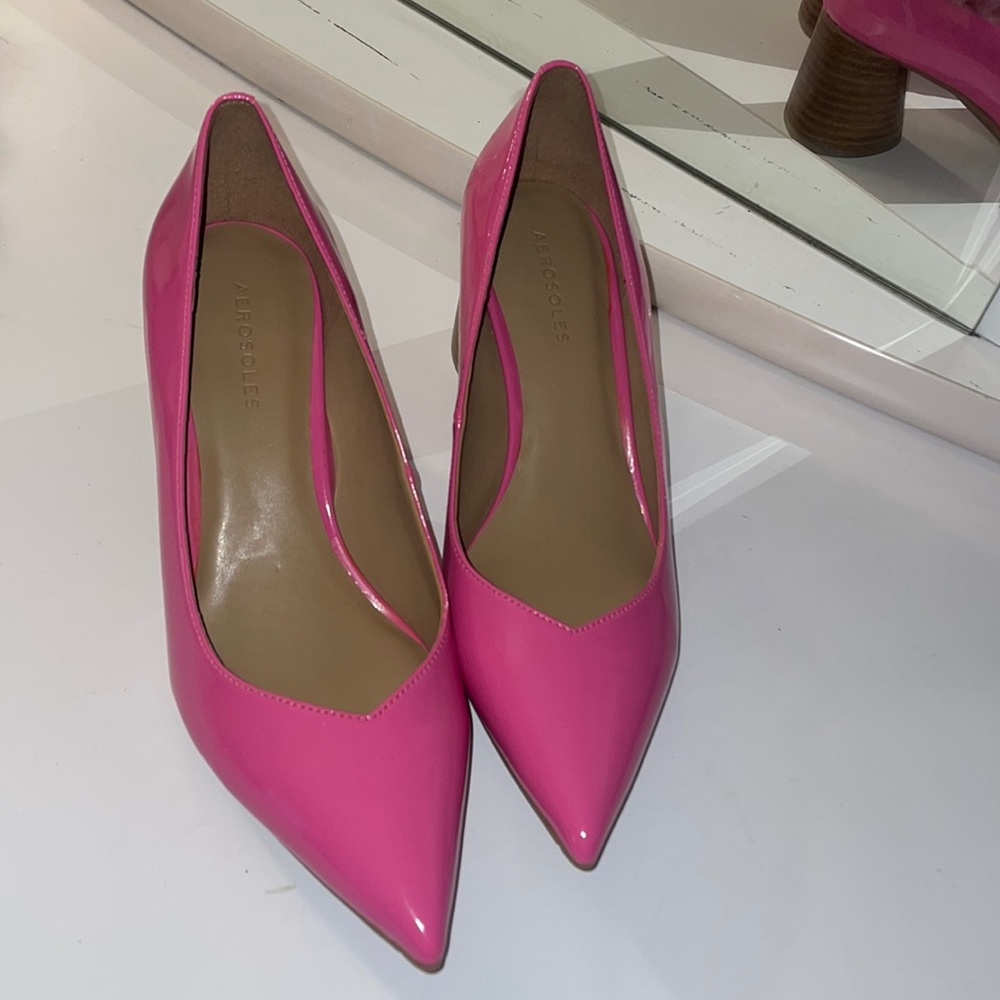 Pointy toe pink pumps - never worn